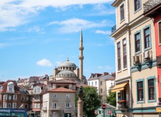 İstanbul’un Kalbinde Yaşamak: Bakırköy’de Rüzgârın Yönünü Belirle Living in the Heart of Istanbul: Charting the Wind's Direction in Bakırköy